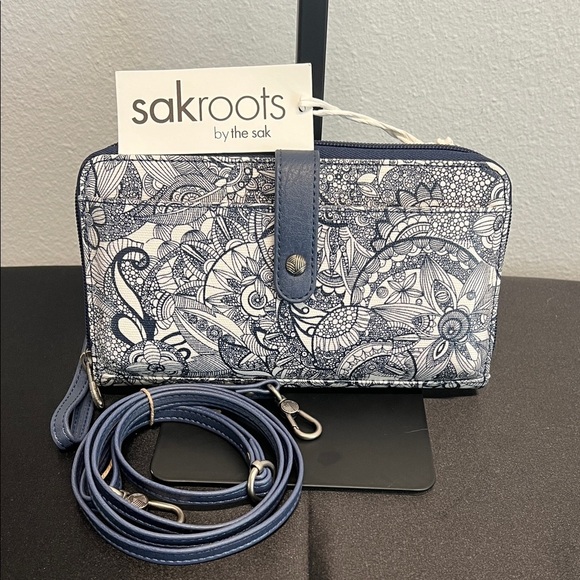 Sakroots | Navy Smart Phone Crossbody/Wallet/Wristlet - Picture 1 of 16